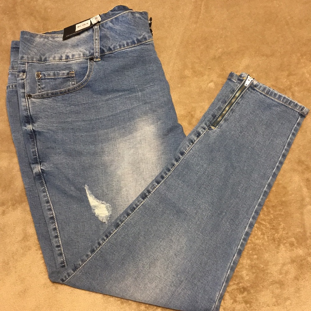 Chic Denim Harley Crop Distressed Size 22